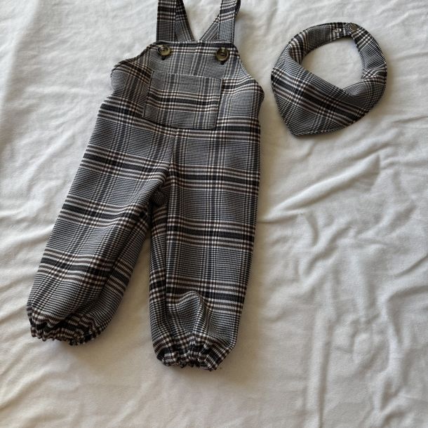Syede overalls til baby og savlesmæk